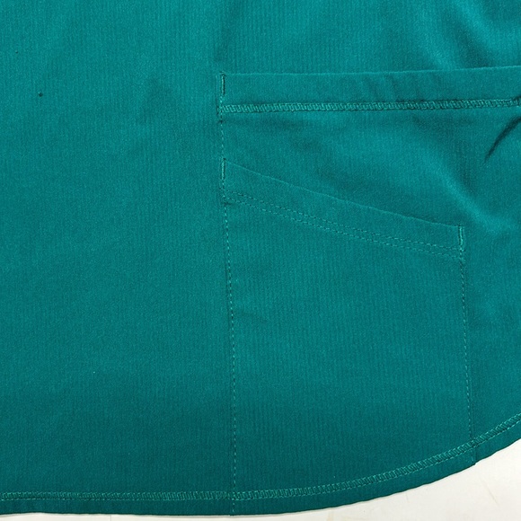 Set of two Skechers by Barco Breeze Women's 3-Pocket STRETCH V-Neck Scrub Top - Picture 7 of 12